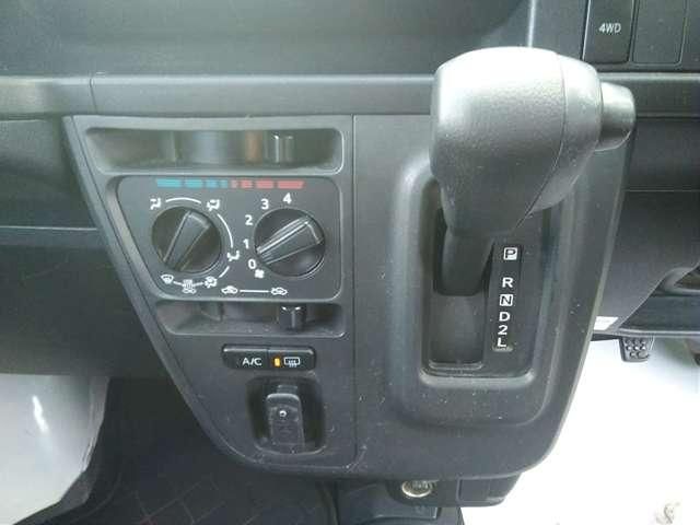 DAIHATSU HIJET CARGO 4WD 2017 Image 31