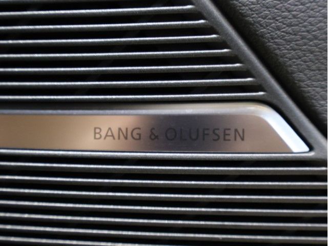 AUDI RS Q8 2023 Image 31