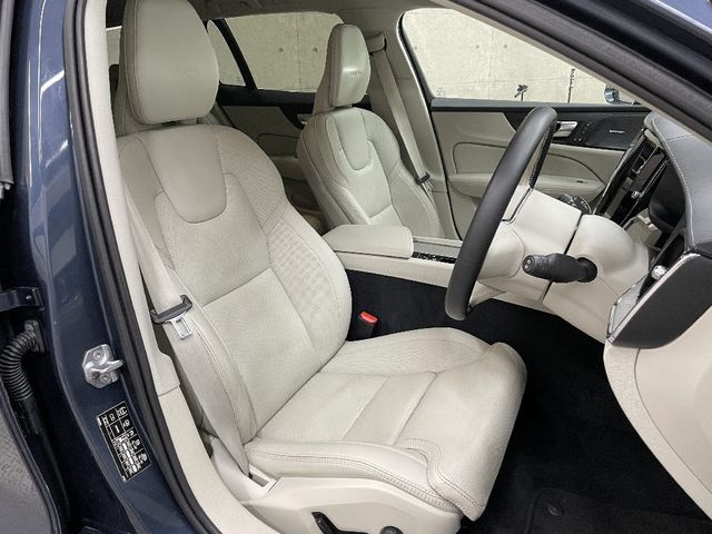 VOLVO V60 2019 Image 31