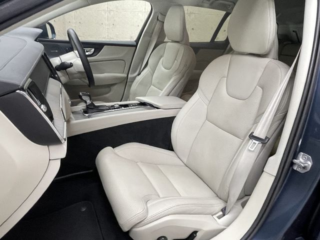 VOLVO V60 2019 Image 31