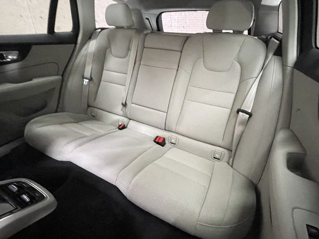 VOLVO V60 2019 Image 31
