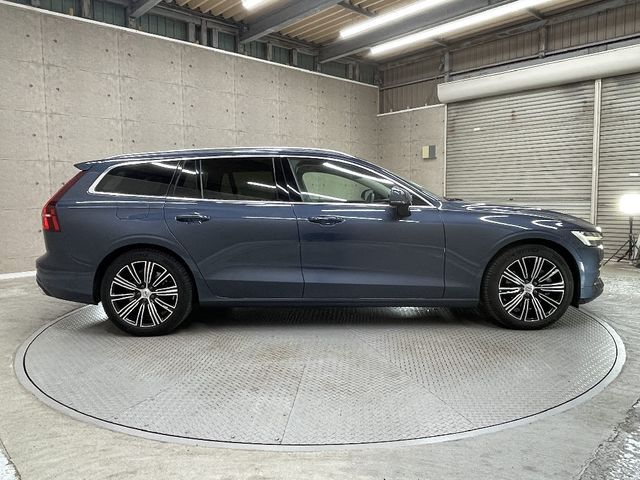 VOLVO V60 2019 Image 31