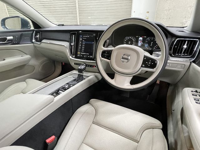 VOLVO V60 2019 Image 31