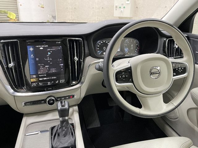 VOLVO V60 2019 Image 31