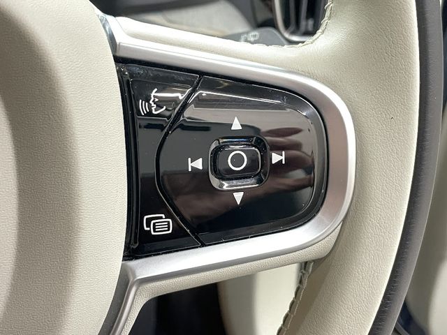 VOLVO V60 2019 Image 31