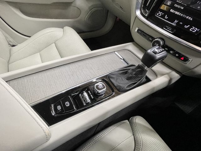 VOLVO V60 2019 Image 31