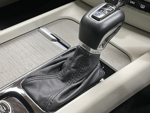 VOLVO V60 2019 Image 31