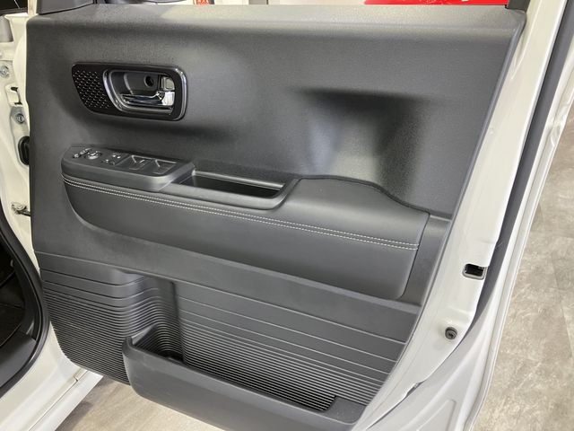 HONDA N BOX CUSTOM 4WD 2023 Image 31