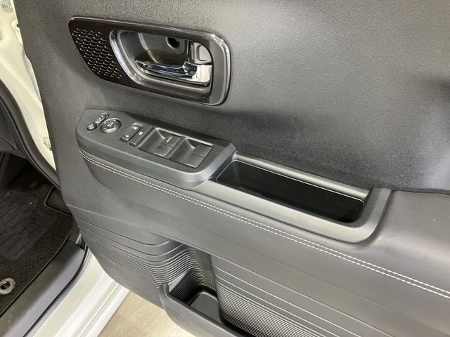 HONDA N BOX CUSTOM 4WD 2023 Image 31