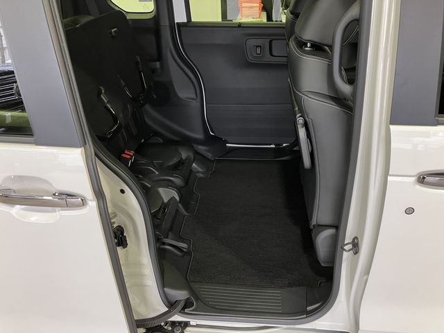 HONDA N BOX CUSTOM 4WD 2023 Image 31