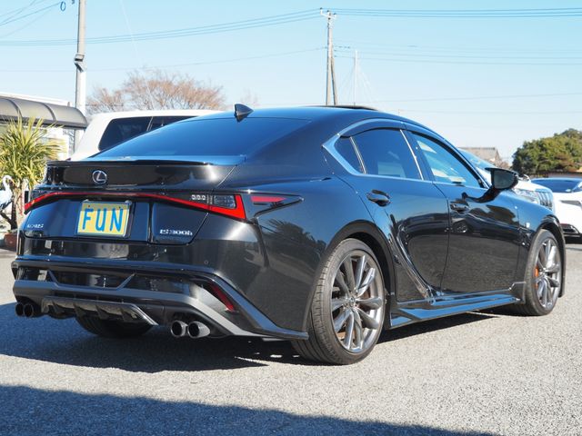 TOYOTA LEXUS IS300H 2022 Image 31