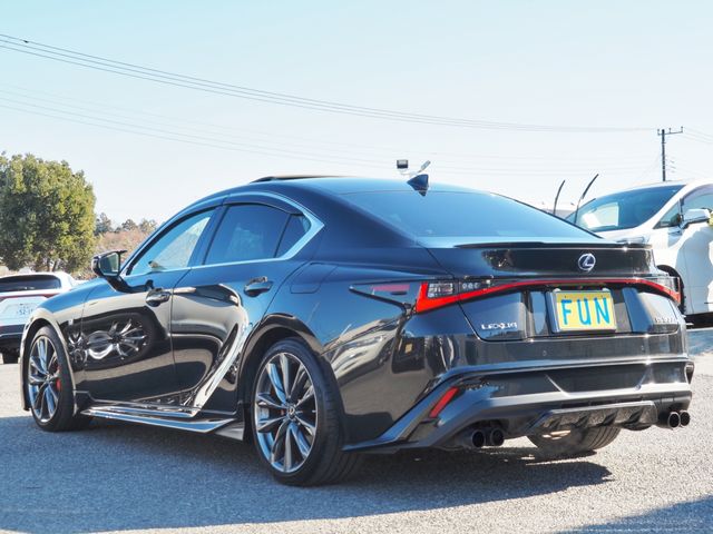 TOYOTA LEXUS IS300H 2022 Image 31