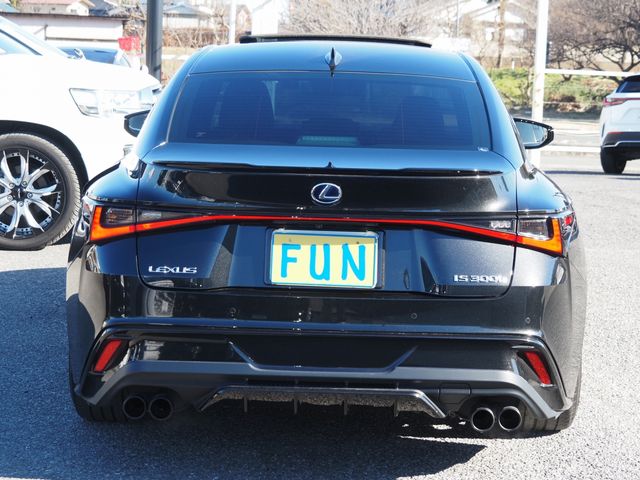 TOYOTA LEXUS IS300H 2022 Image 31