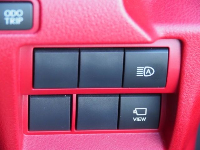 TOYOTA LEXUS IS300H 2022 Image 31