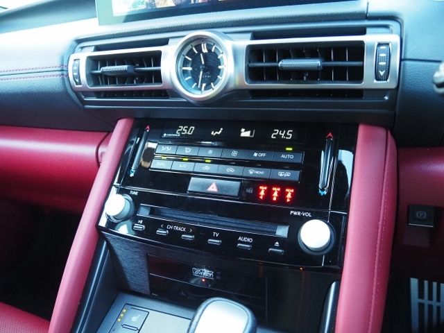 TOYOTA LEXUS IS300H 2022 Image 31