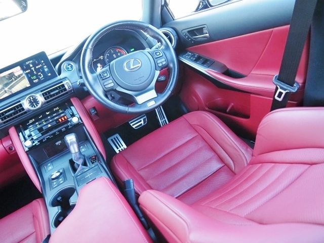 TOYOTA LEXUS IS300H 2022 Image 31