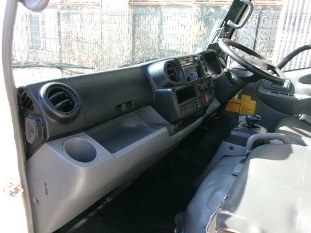 HINO DUTRO 2012 Image 31