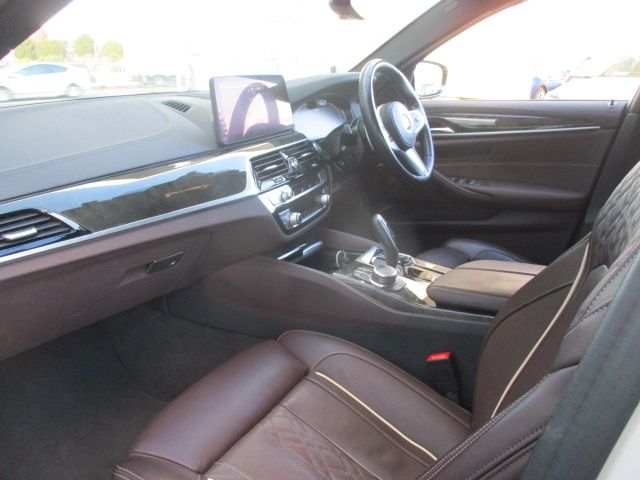BMW 5SERIES SEDAN 2022 Image 31