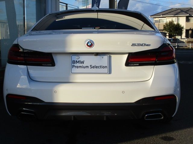 BMW 5SERIES SEDAN 2022 Image 31