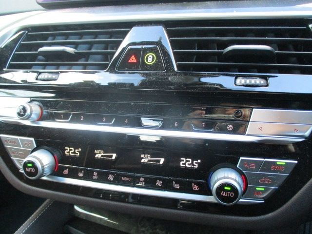 BMW 5SERIES SEDAN 2022 Image 31