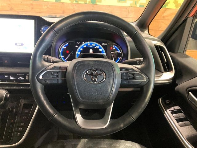 TOYOTA VOXY HYBRID 2023 Image 31