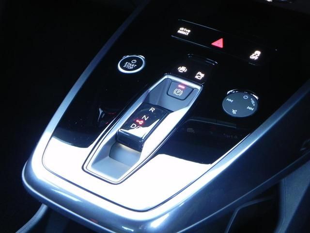 AUDI Q4 E-TRON SPORT 2024 Image 31