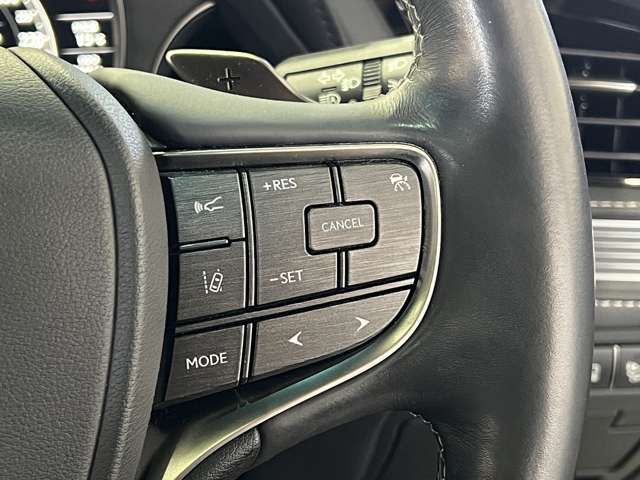 TOYOTA LEXUS LS500H 2017 Image 31