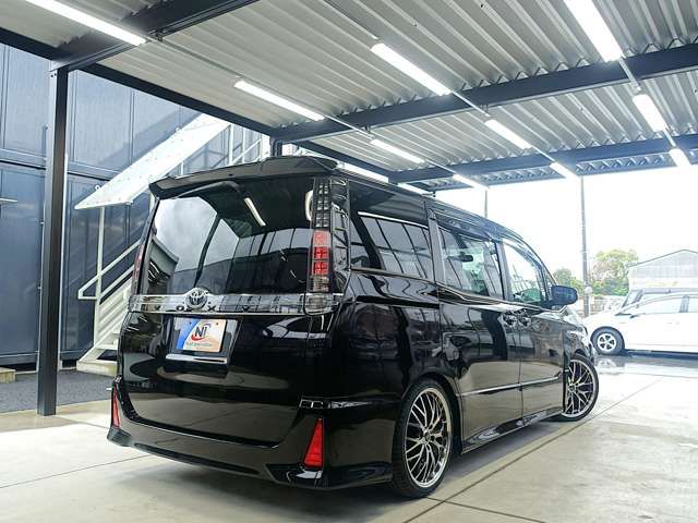 TOYOTA VOXY 2014 Image 31