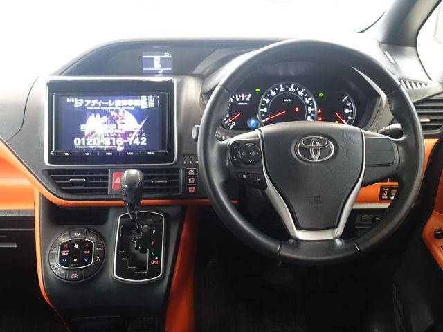 TOYOTA VOXY 2014 Image 31