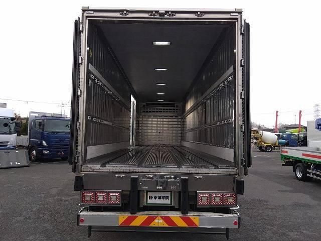 NISSAN DIESEL QUON 2017 Image 31