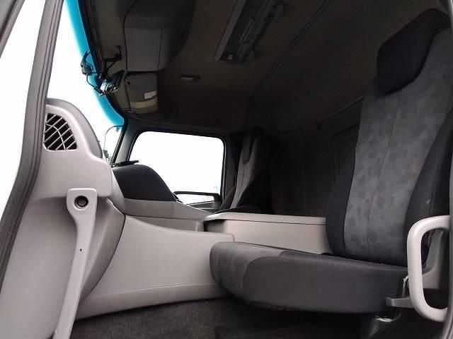 NISSAN DIESEL QUON 2017 Image 31