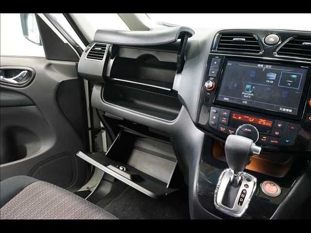 NISSAN SERENA  S-HYBRID 2014 Image 31