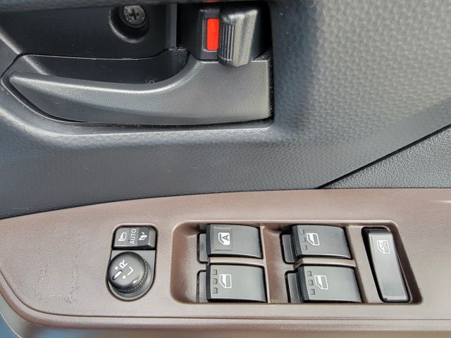 TOYOTA TANK 2018 Image 31