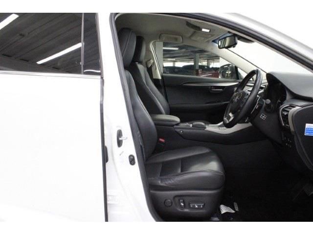 TOYOTA LEXUS NX300H 2017 Image 31