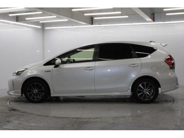 TOYOTA PRIUS ALPHA 2015 Image 31