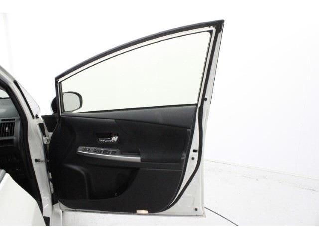 TOYOTA PRIUS ALPHA 2015 Image 31