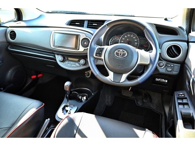 TOYOTA VITZ 2013 Image 31