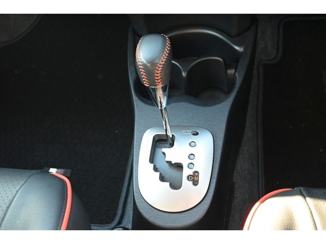 TOYOTA VITZ 2013 Image 31