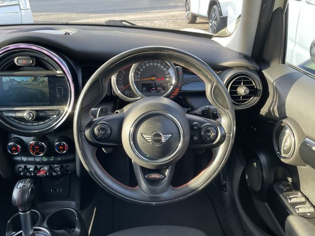 BMW MINI COOPER S 5D 2015 Image 31