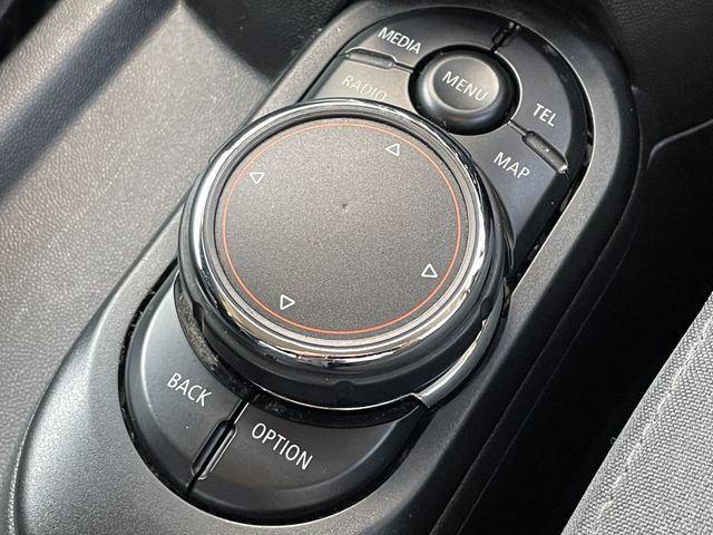 BMW MINI COOPER S 5D 2015 Image 31