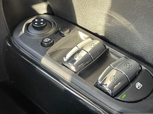 BMW MINI COOPER S 5D 2015 Image 31