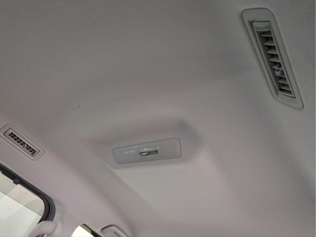 TOYOTA VOXY 2014 Image 31