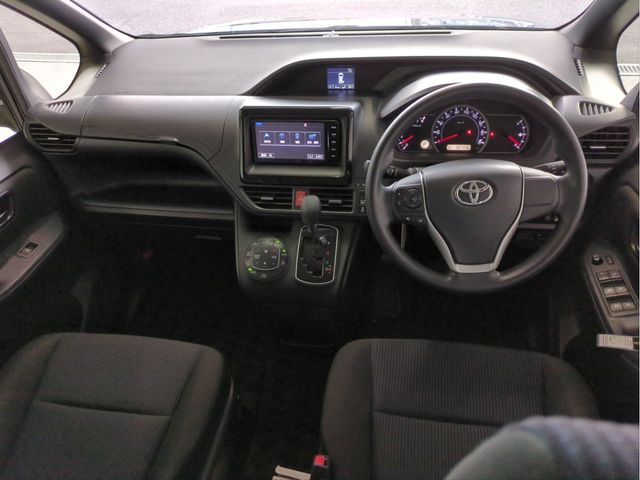 TOYOTA VOXY 2014 Image 31