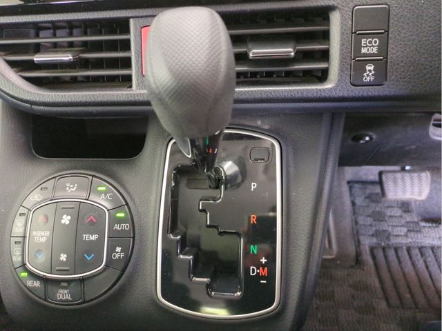 TOYOTA VOXY 2014 Image 31