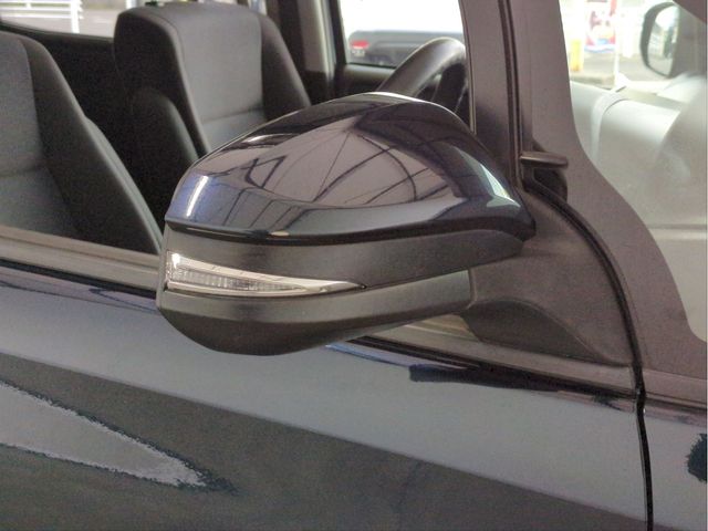 TOYOTA VOXY 2014 Image 31