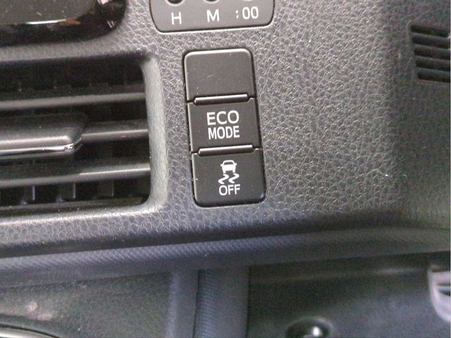 TOYOTA VOXY 2014 Image 31