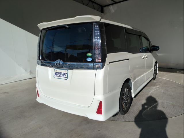 TOYOTA VOXY 2014 Image 31