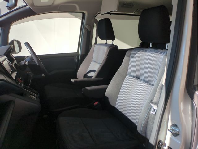 TOYOTA VOXY 2014 Image 31