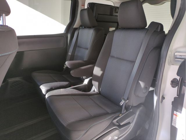 TOYOTA VOXY 2014 Image 31