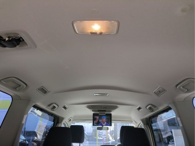 TOYOTA VOXY 2014 Image 31